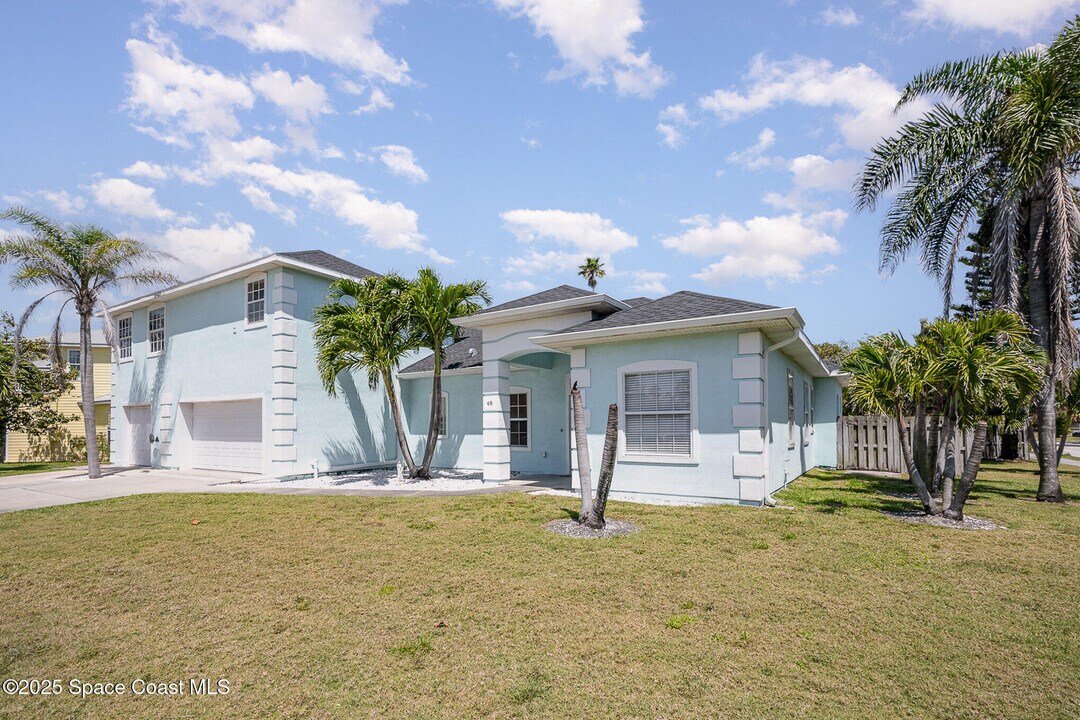 48 Harbor Cir in Cocoa Beach, FL - Building Photo