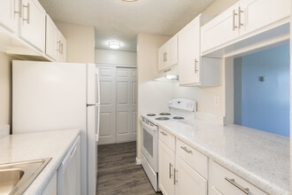 Peak View in Colorado Springs, CO - Building Photo - Building Photo
