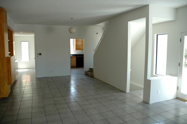 3675 Keystone Ave in Los Angeles, CA - Building Photo - Building Photo