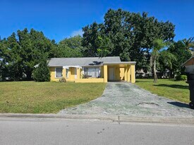 1917 SE Burgundy Ln in Port St. Lucie, FL - Building Photo