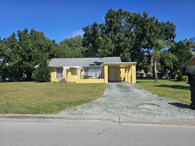1917 SE Burgundy Ln