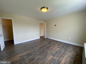 1001 Chillum Rd-Unit -414 in Hyattsville, MD - Building Photo - Building Photo
