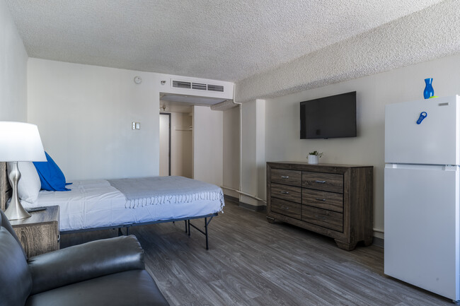 Siegel Suites Nevadan in Reno, NV - Building Photo - Interior Photo