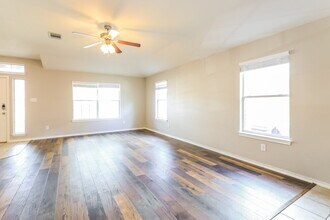610 Point Meadow in San Antonio, TX - Building Photo - Building Photo