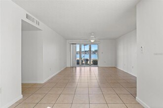 530 Orange Dr, Unit 11 in Altamonte Springs, FL - Foto de edificio - Building Photo