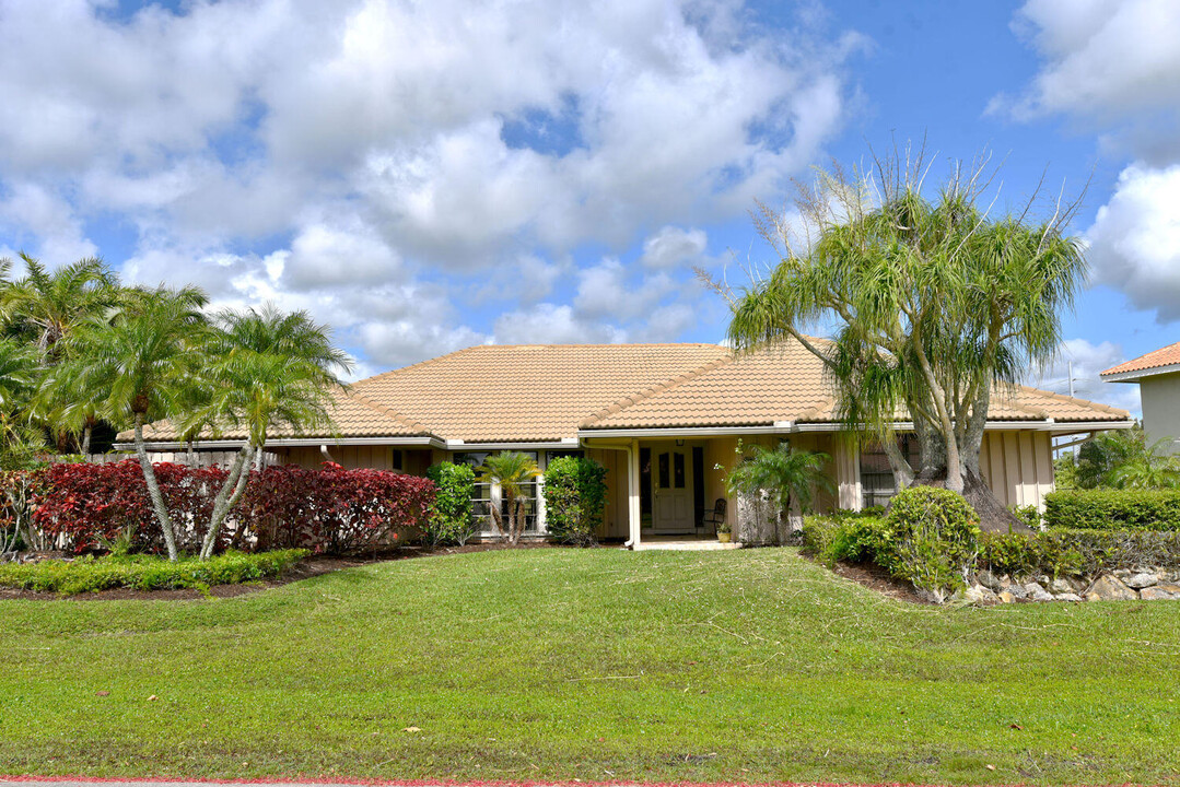 19 Dunbar Rd in Palm Beach Gardens, FL - Building Photo