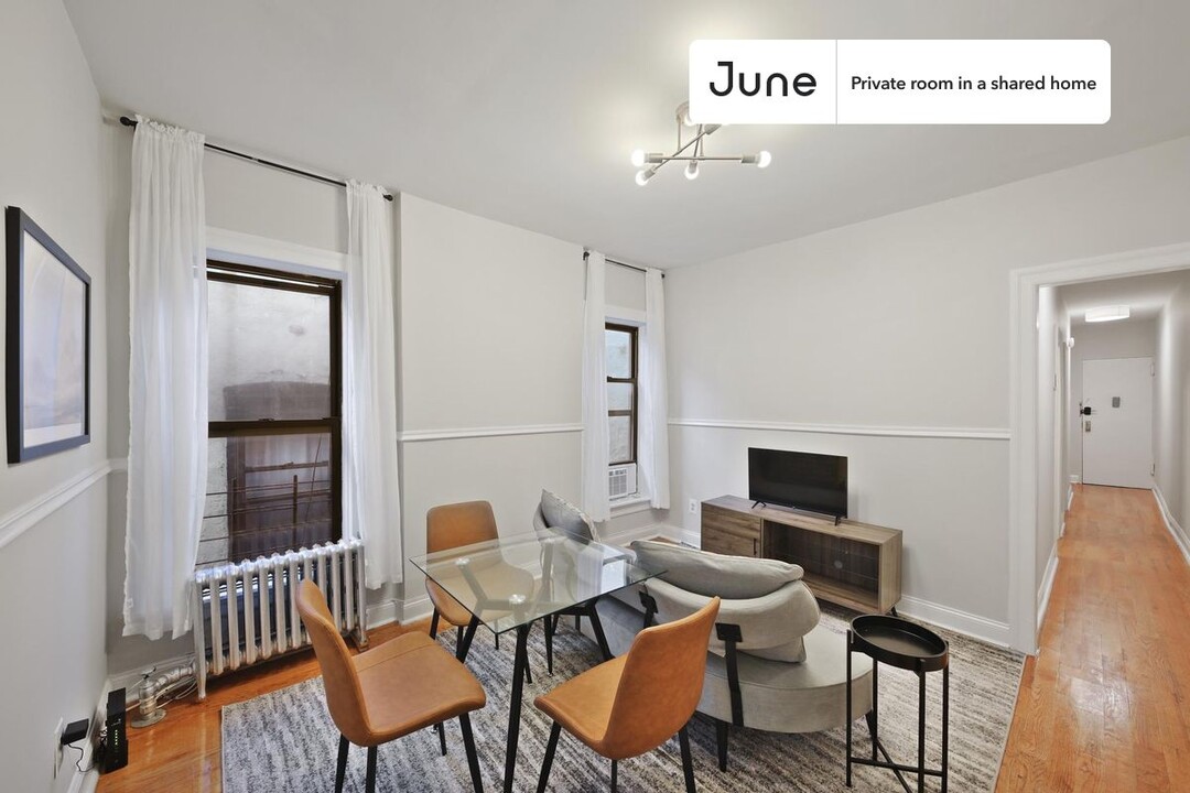 Private bedroom in 4 bed/1 bath Home in New York, NY - Building Photo