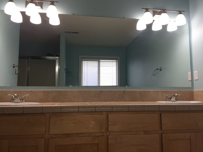 504 S Battery Rd in Moses Lake, WA - Building Photo - Building Photo