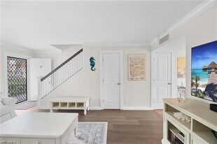 1222 Gordon Dr in Naples, FL - Building Photo