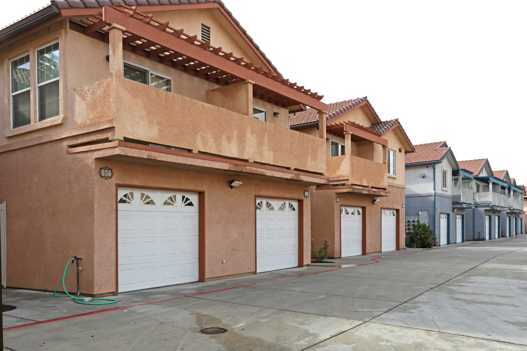 San Jose Villas in Fresno, CA - Building Photo