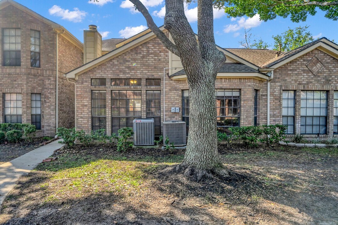 16415 N Eldridge Pkwy in Tomball, TX - Building Photo