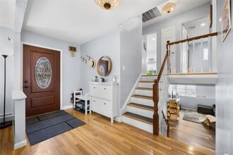 2 York Ave in Bethpage, NY - Building Photo - Building Photo