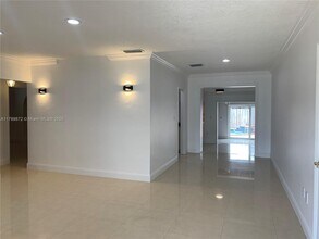 1130 SW 73rd Ave in Miami, FL - Building Photo - Building Photo
