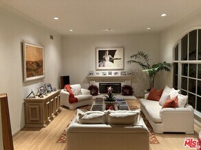 898 N Bundy Dr in Los Angeles, CA - Building Photo - Building Photo