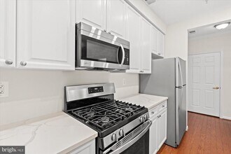 5120 Donovan Dr in Alexandria, VA - Building Photo - Building Photo