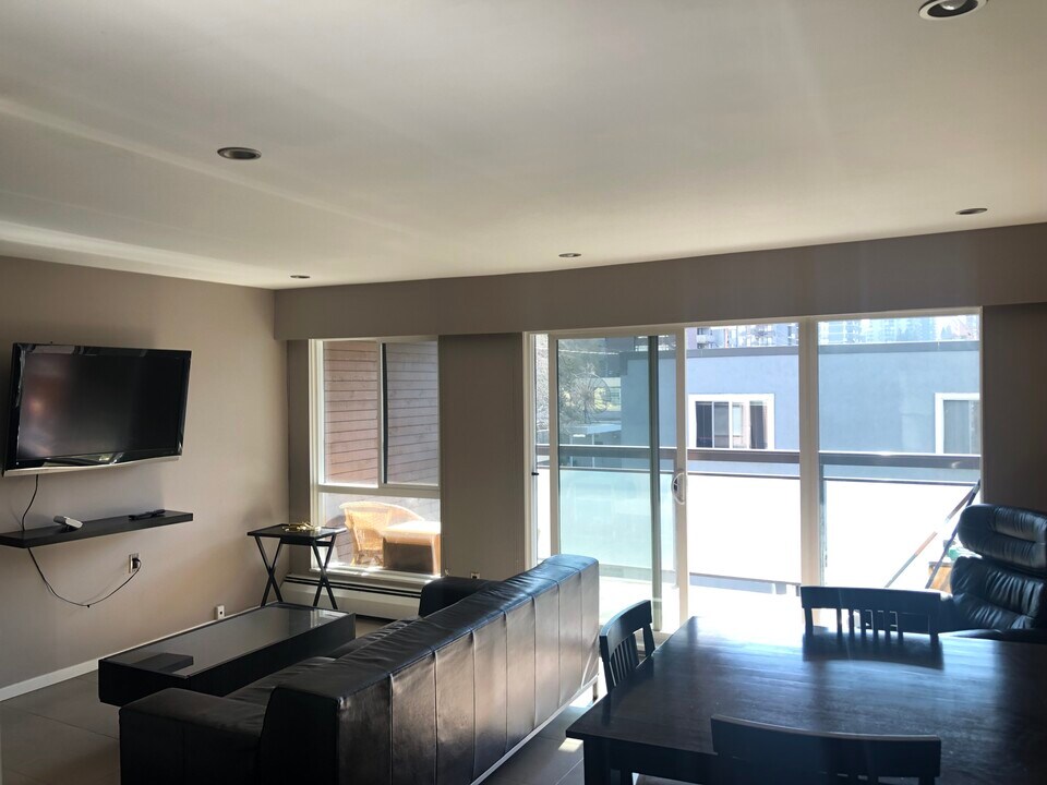 1855 Nelson St in Vancouver, BC - Building Photo