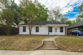 404 W Day St in Denison, TX - Building Photo - Building Photo