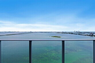 700 NE 24th St, Unit 3403 in Miami, FL - Foto de edificio - Building Photo