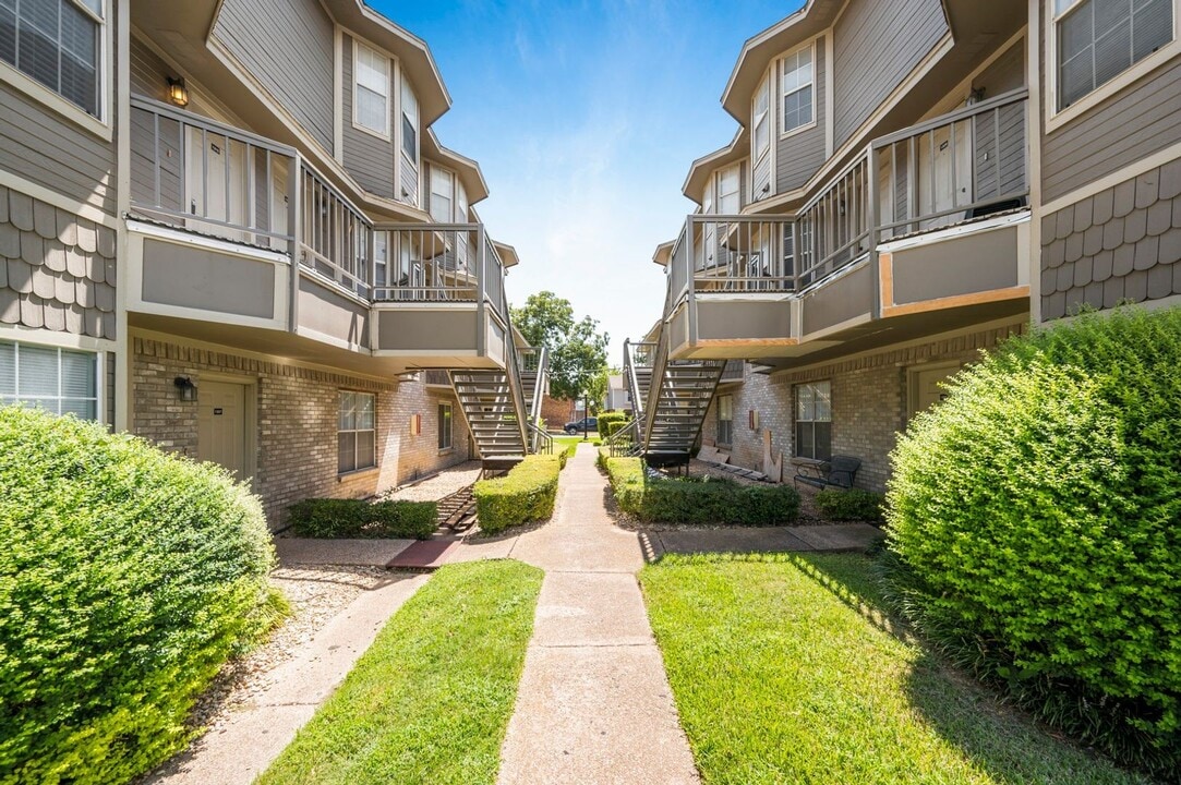 1327 Speight Ave in Waco, TX - Foto de edificio