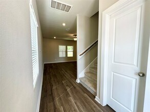12187 Ridge Top Dr in Panorama Village, TX - Foto de edificio - Building Photo