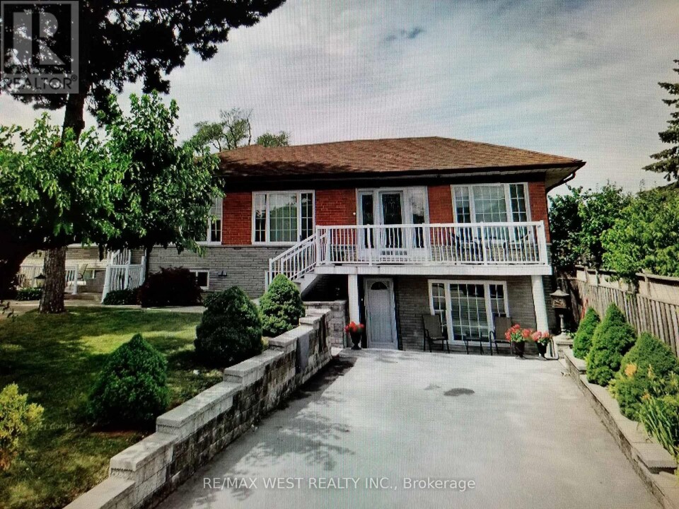 84 Denbigh Crescent in Toronto, ON - Building Photo