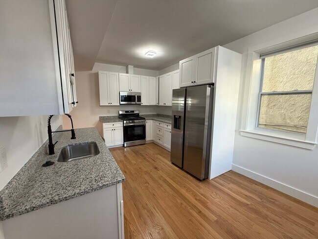 33 Elmwood St in Revere, MA - Building Photo - Building Photo