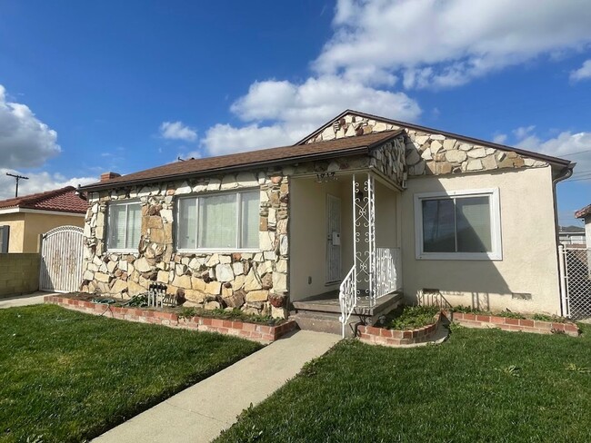 property at 1813 W Arbutus St