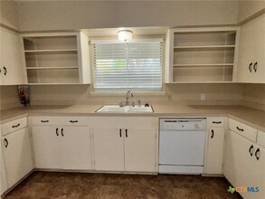 1407 Hummingbird Ln in Seguin, TX - Building Photo - Building Photo