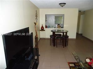 7845 Camino Real in Miami, FL - Foto de edificio - Building Photo