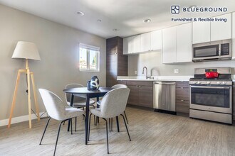 225 Union Ave-Unit -FL2-ID410 in Campbell, CA - Foto de edificio - Building Photo