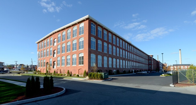 Manomet Place in New Bedford, MA - Building Photo - Building Photo