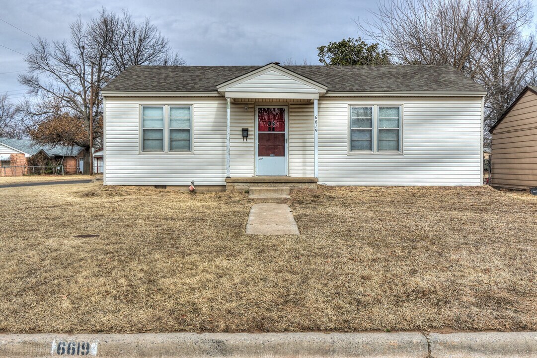 6619 NW 32nd St in Bethany, OK - Building Photo
