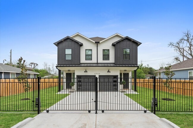 property at 6904 Covington Dr
