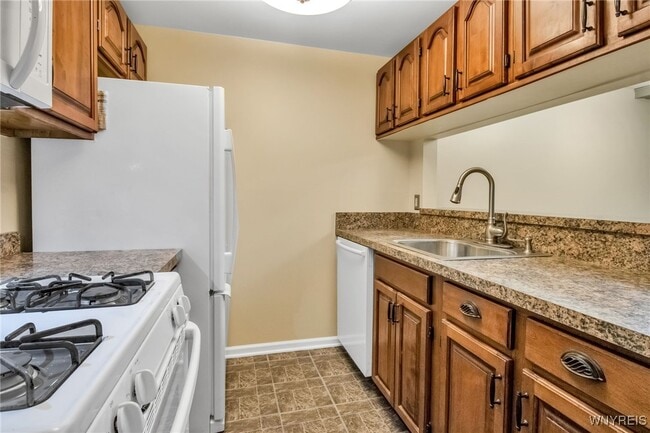 270 Buffalo Rd in East Aurora, NY - Building Photo - Building Photo