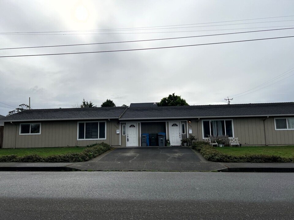 2404-2406 7th St in Eureka, CA - Building Photo