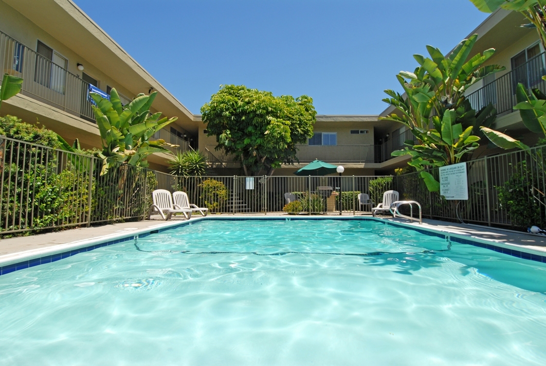 Palm Estates Apartments in El Cajon, CA - Building Photo