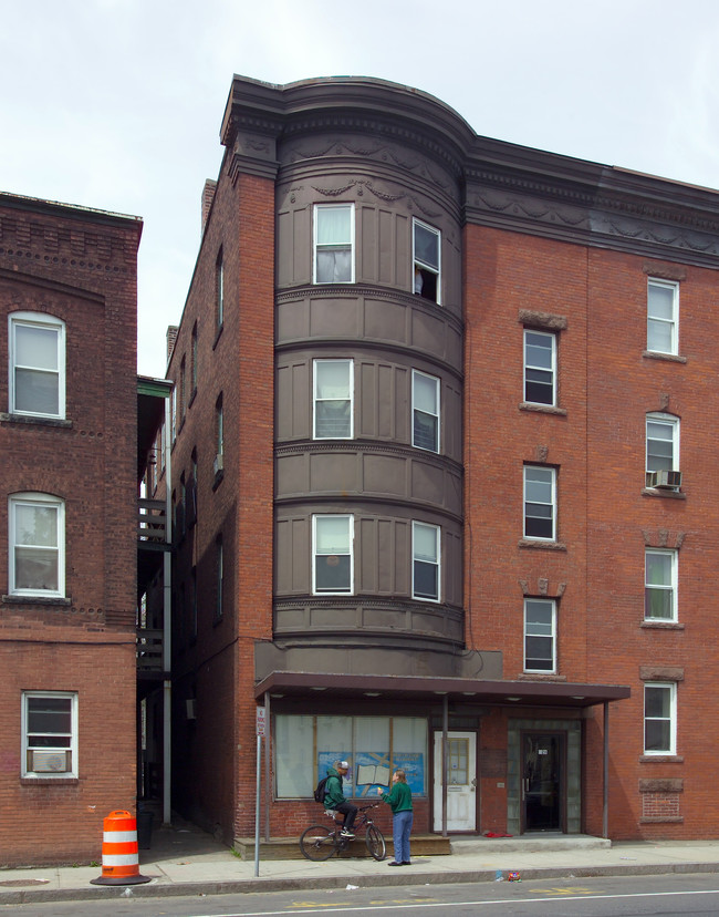 824-826 Chicopee St in Chicopee, MA - Foto de edificio - Primary Photo