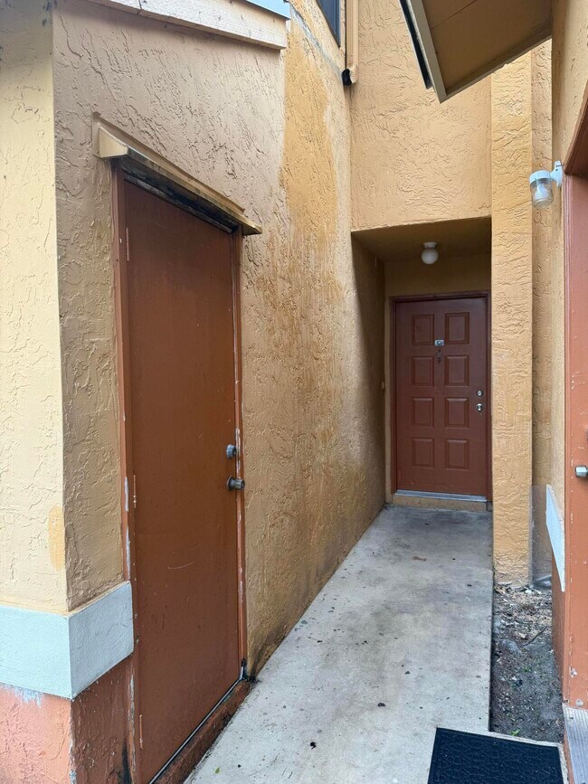 2541 NW 56th Ave in Lauderhill, FL - Building Photo - Building Photo