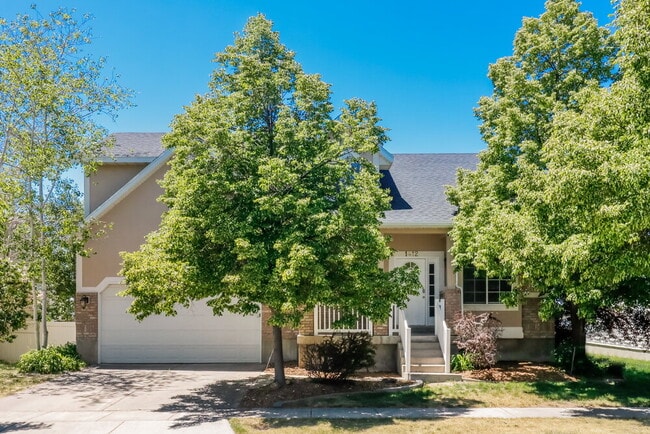 property at 1412 Pebblecreek Dr S
