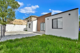 187 NW 53rd St in Miami, FL - Foto de edificio - Building Photo