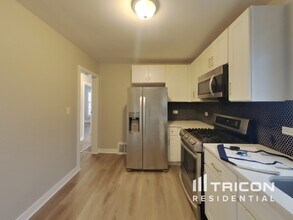 4002 Raymond Ave in Brookfield, IL - Building Photo - Building Photo