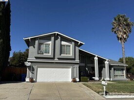 4359 Oakdale Pl in Pittsburg, CA - Building Photo