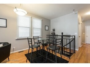 1709 W Fletcher St, Unit #1 in Chicago, IL - Building Photo - Building Photo