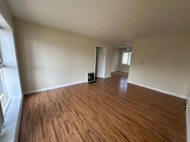 4300 Centralia St in Long Beach, CA - Building Photo - Building Photo
