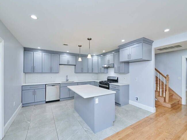 27 Mayhew St, Unit 2 in Boston, MA - Building Photo - Building Photo