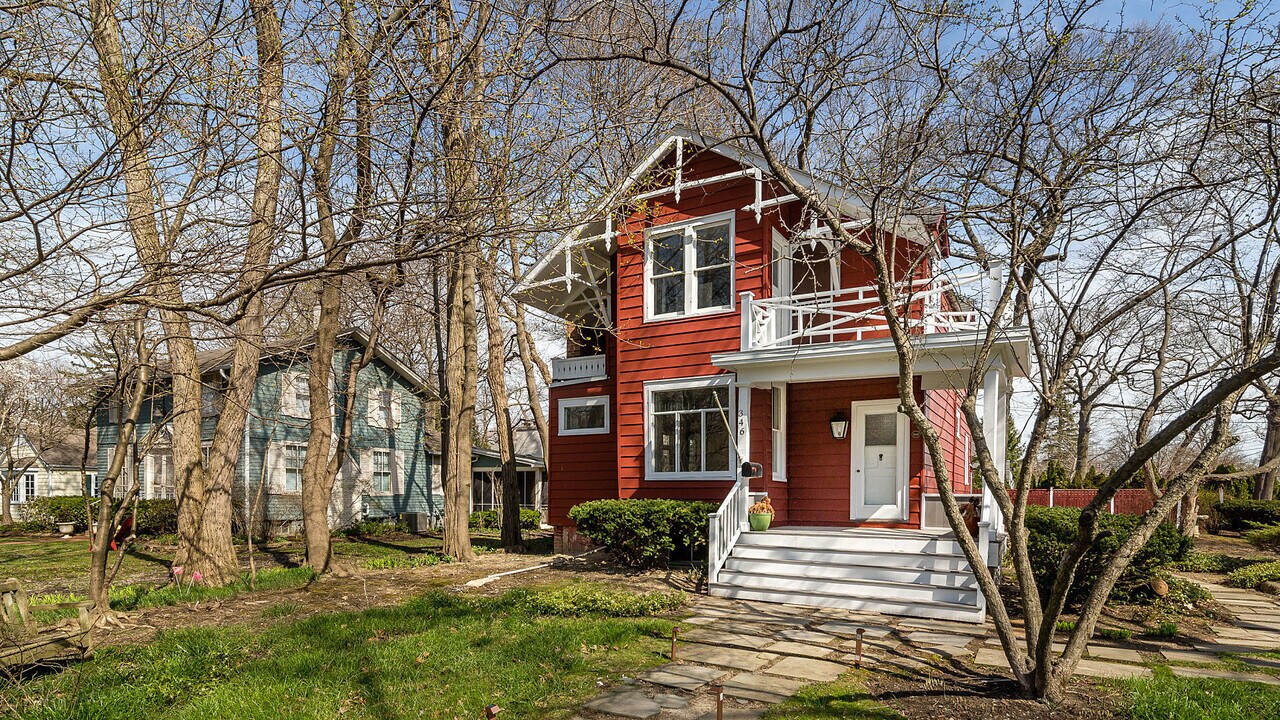 346 E Prospect Ave in Lake Bluff, IL - Building Photo