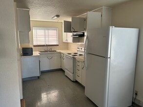 9320 33rd Ave S in Lakewood, WA - Foto de edificio - Building Photo