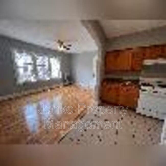 property at 9453 S Loomis St