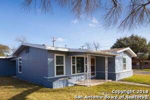 303 Schmeltzer Ln in San Antonio, TX - Building Photo