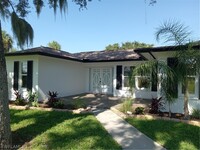 625 Overiver Dr in North Fort Myers, FL - Foto de edificio - Building Photo